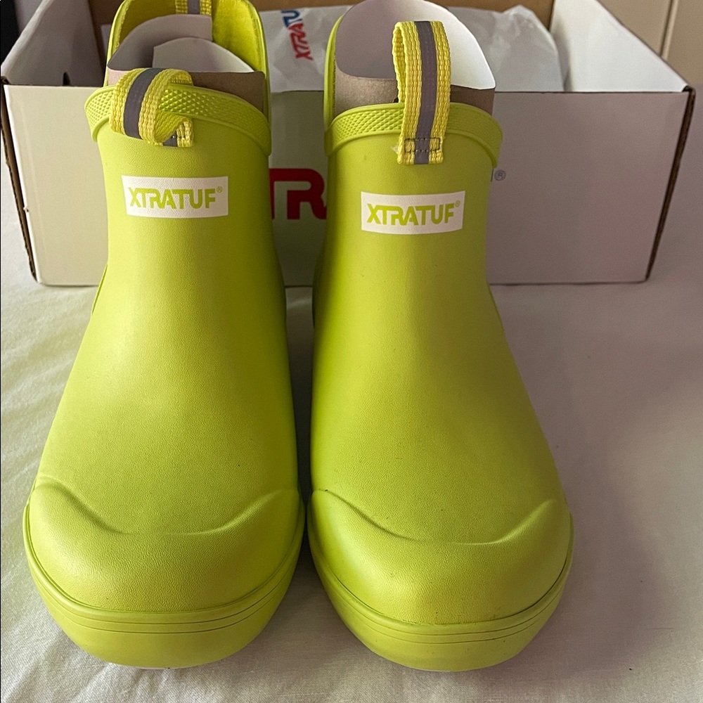 Xtra Tuf rain boots. Youth 6. Neon yellow.